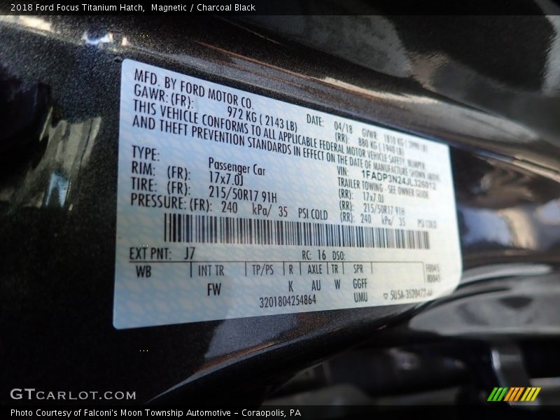 Magnetic / Charcoal Black 2018 Ford Focus Titanium Hatch