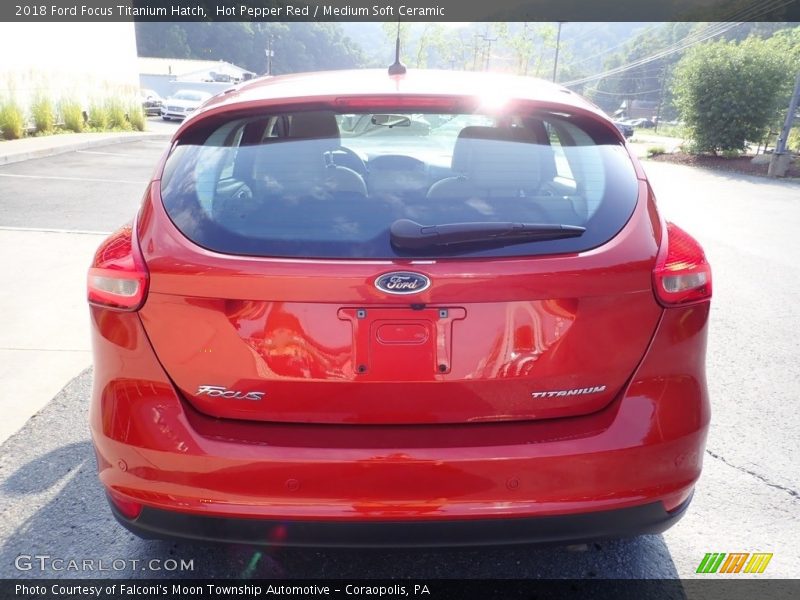 Hot Pepper Red / Medium Soft Ceramic 2018 Ford Focus Titanium Hatch