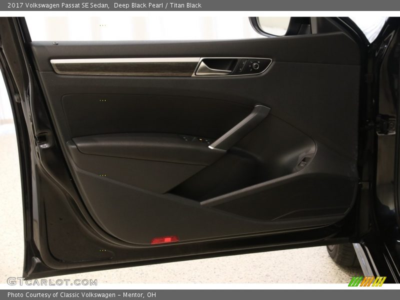Deep Black Pearl / Titan Black 2017 Volkswagen Passat SE Sedan