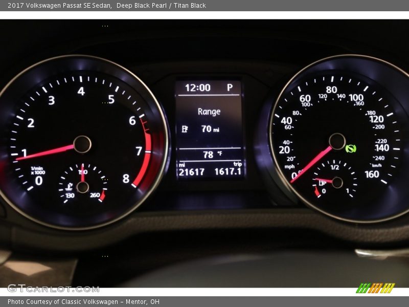 Deep Black Pearl / Titan Black 2017 Volkswagen Passat SE Sedan
