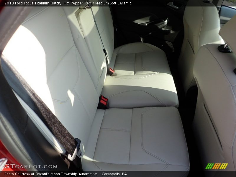 Hot Pepper Red / Medium Soft Ceramic 2018 Ford Focus Titanium Hatch