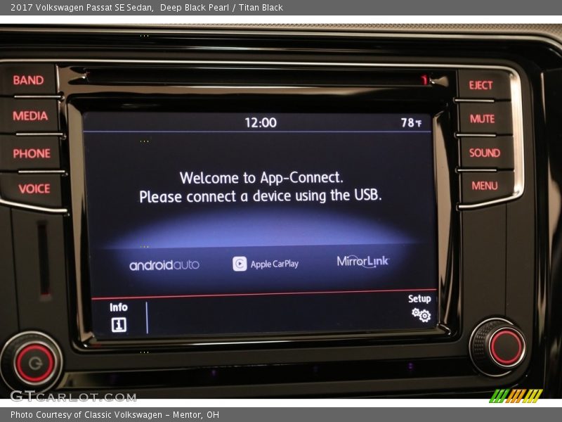 Deep Black Pearl / Titan Black 2017 Volkswagen Passat SE Sedan