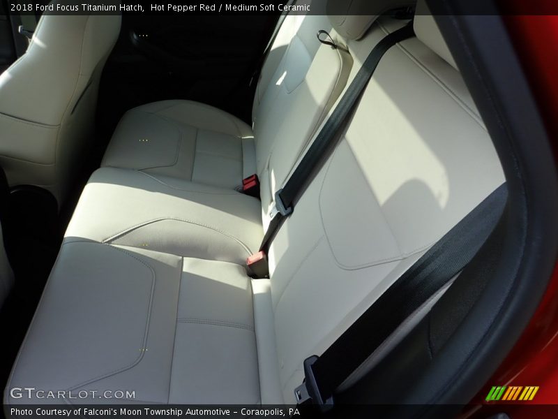 Hot Pepper Red / Medium Soft Ceramic 2018 Ford Focus Titanium Hatch