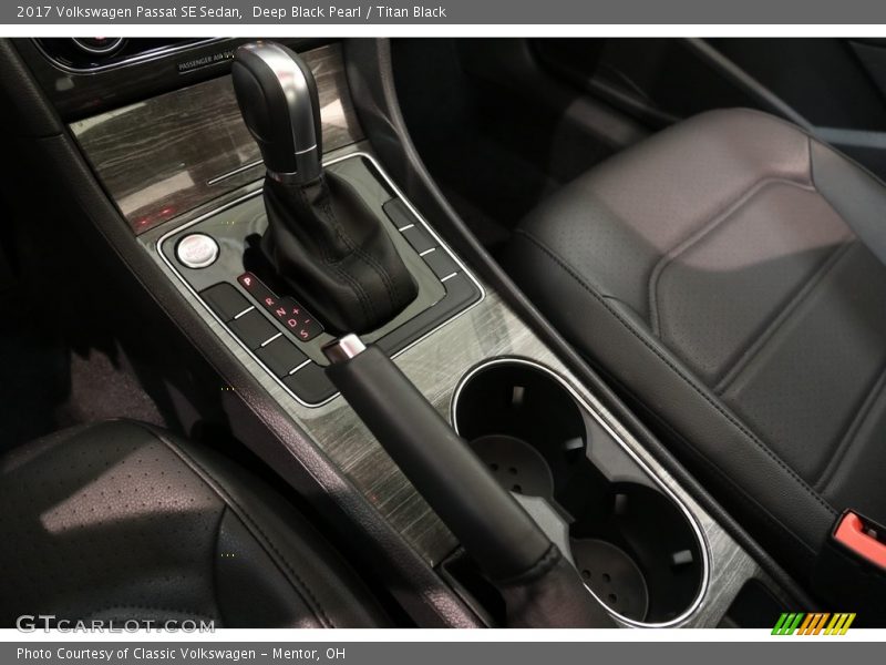 Deep Black Pearl / Titan Black 2017 Volkswagen Passat SE Sedan
