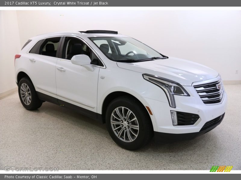 Crystal White Tricoat / Jet Black 2017 Cadillac XT5 Luxury