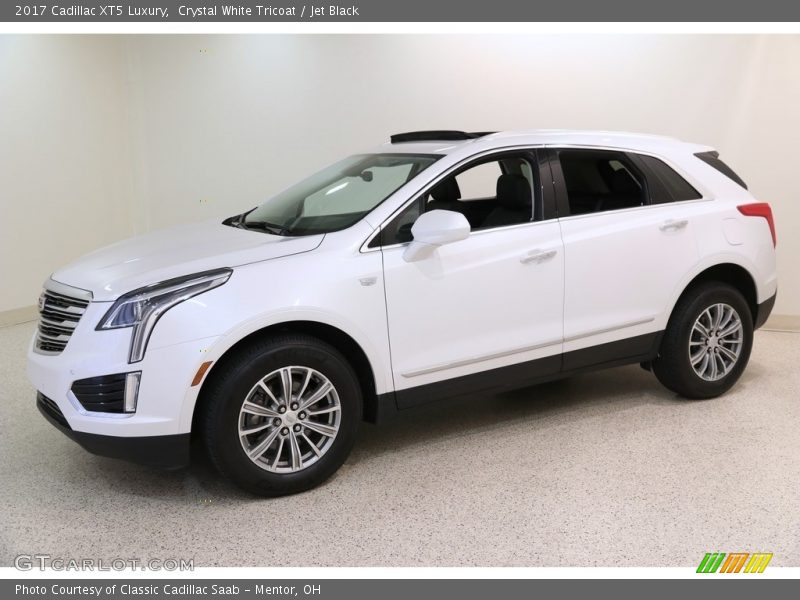 Crystal White Tricoat / Jet Black 2017 Cadillac XT5 Luxury