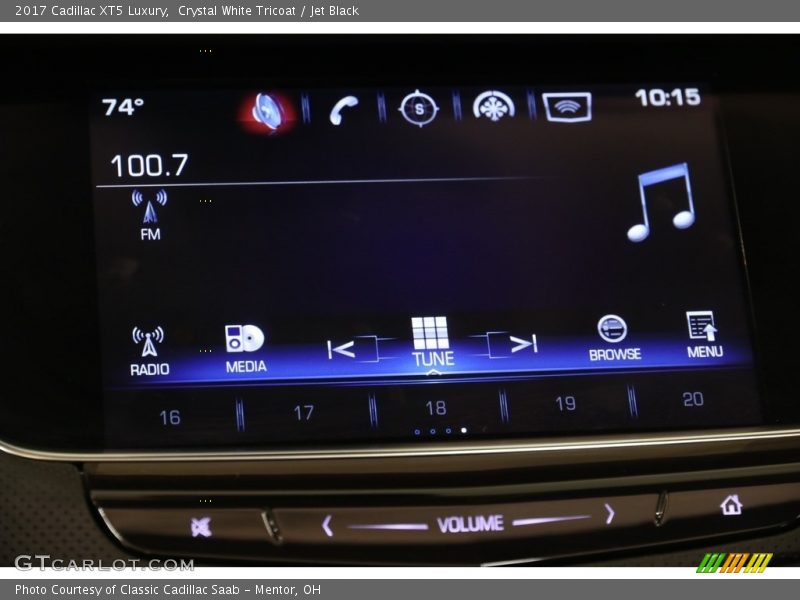 Crystal White Tricoat / Jet Black 2017 Cadillac XT5 Luxury