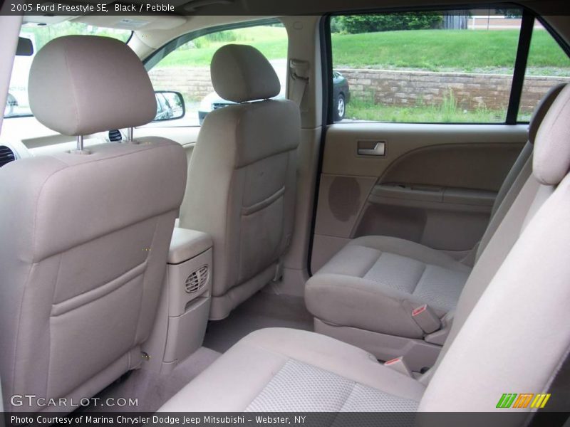 Black / Pebble 2005 Ford Freestyle SE