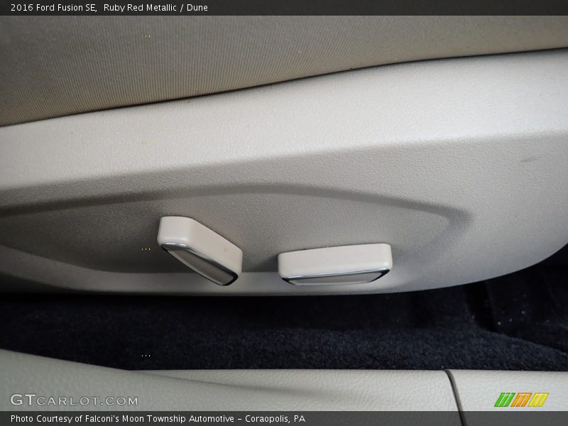 Ruby Red Metallic / Dune 2016 Ford Fusion SE