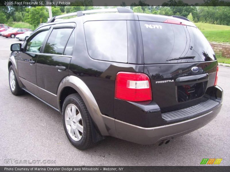 Black / Pebble 2005 Ford Freestyle SE