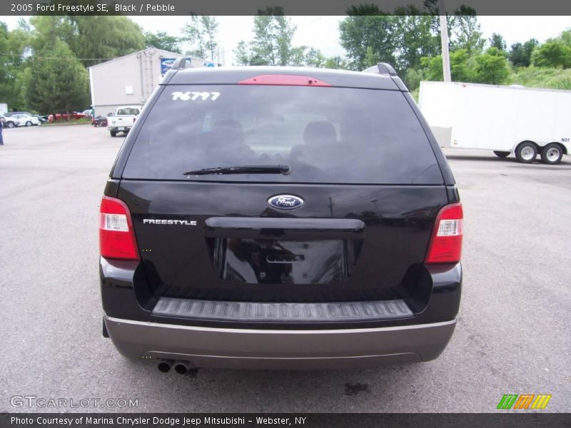 Black / Pebble 2005 Ford Freestyle SE