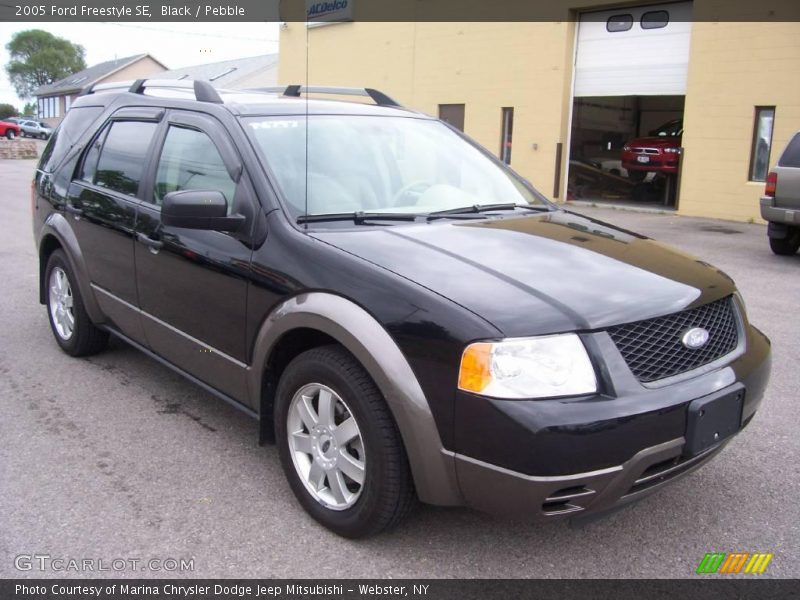 Black / Pebble 2005 Ford Freestyle SE