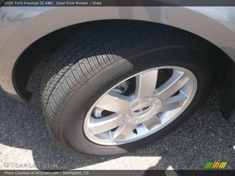 Silver Frost Metallic / Shale 2005 Ford Freestyle SE AWD