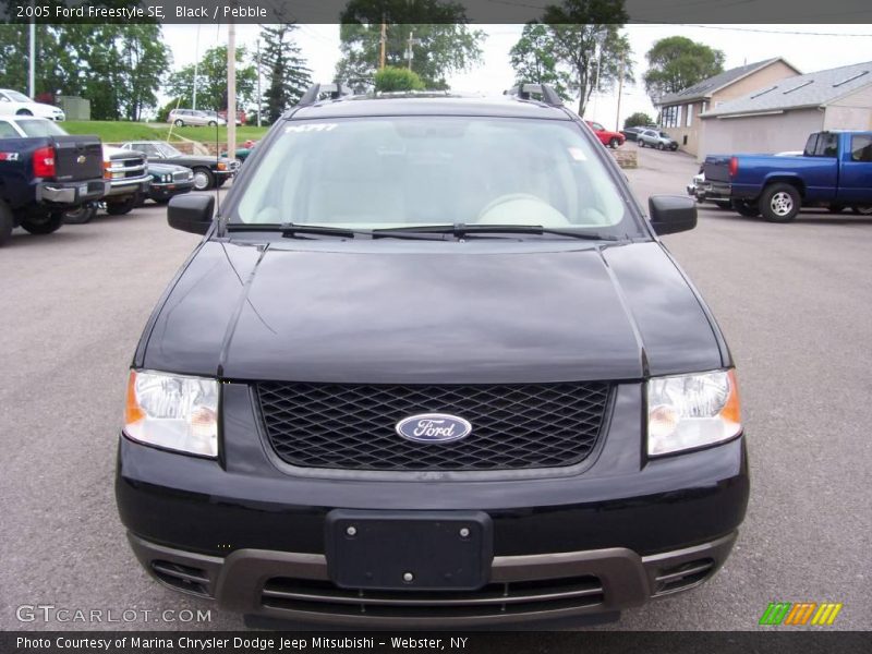 Black / Pebble 2005 Ford Freestyle SE