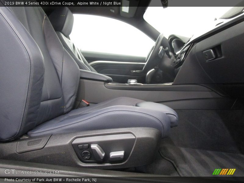 Alpine White / Night Blue 2019 BMW 4 Series 430i xDrive Coupe