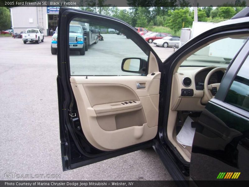 Black / Pebble 2005 Ford Freestyle SE