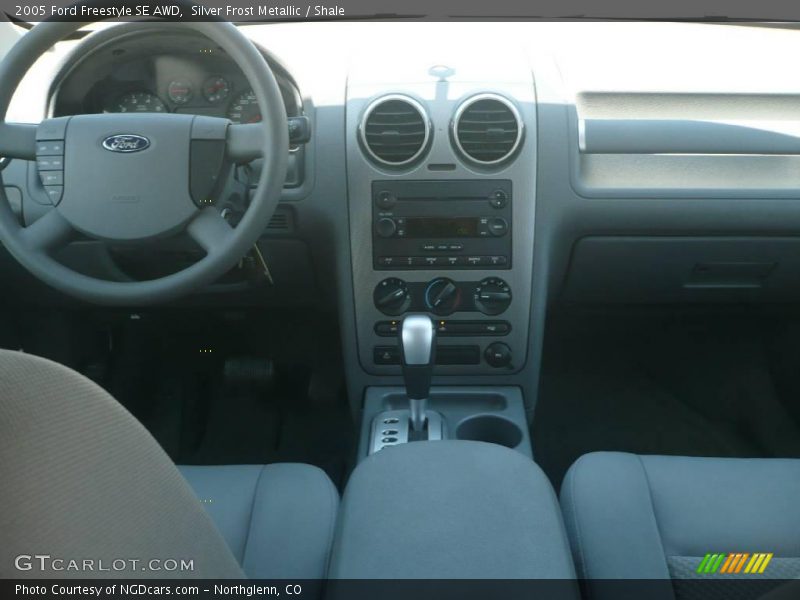 Silver Frost Metallic / Shale 2005 Ford Freestyle SE AWD