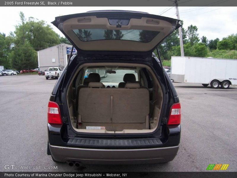 Black / Pebble 2005 Ford Freestyle SE