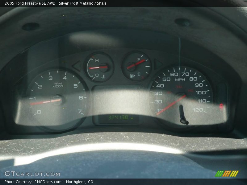 Silver Frost Metallic / Shale 2005 Ford Freestyle SE AWD