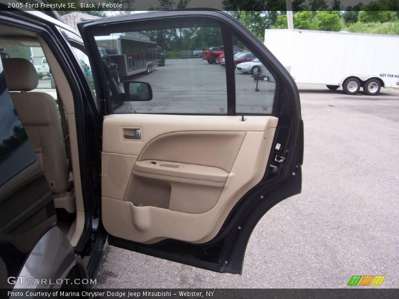 Black / Pebble 2005 Ford Freestyle SE