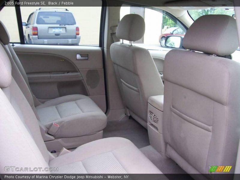 Black / Pebble 2005 Ford Freestyle SE