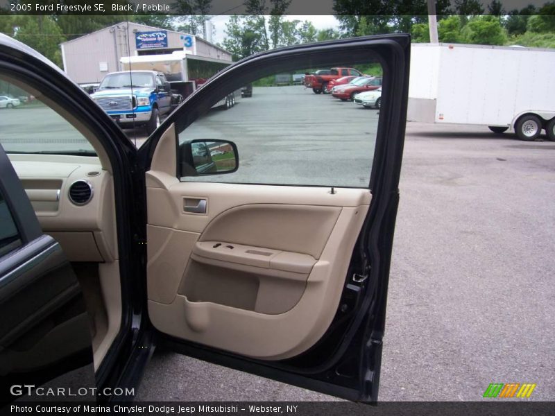 Black / Pebble 2005 Ford Freestyle SE