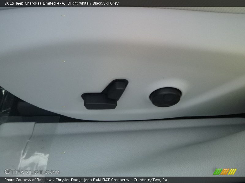 Bright White / Black/Ski Grey 2019 Jeep Cherokee Limited 4x4