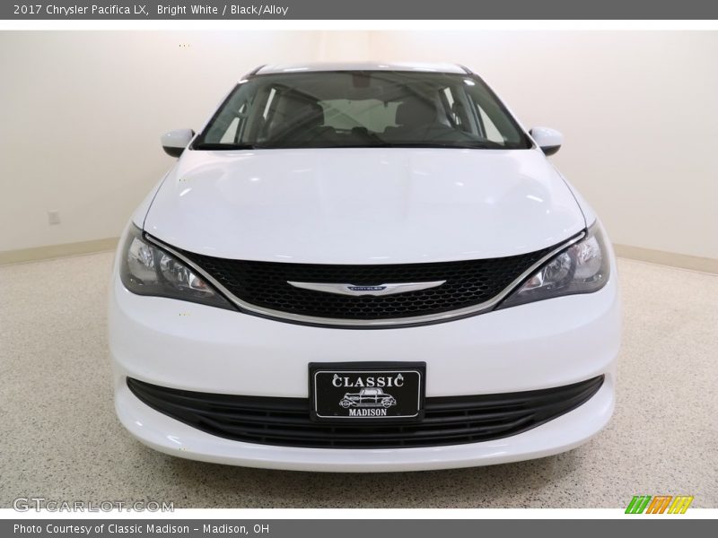 Bright White / Black/Alloy 2017 Chrysler Pacifica LX