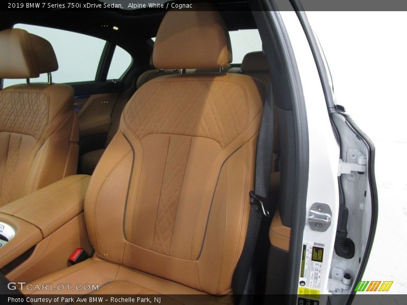 Alpine White / Cognac 2019 BMW 7 Series 750i xDrive Sedan