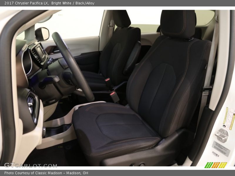 Bright White / Black/Alloy 2017 Chrysler Pacifica LX