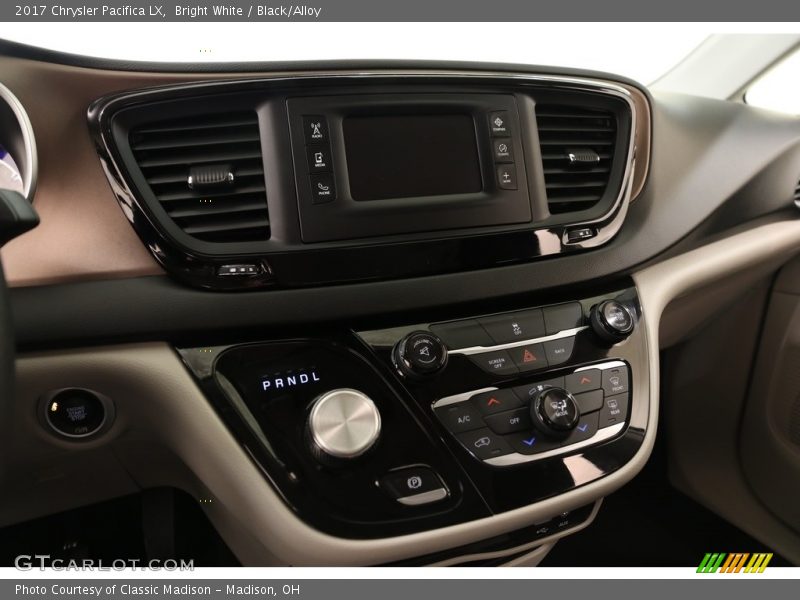 Bright White / Black/Alloy 2017 Chrysler Pacifica LX