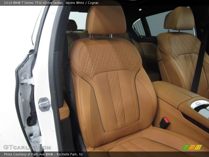 Alpine White / Cognac 2019 BMW 7 Series 750i xDrive Sedan