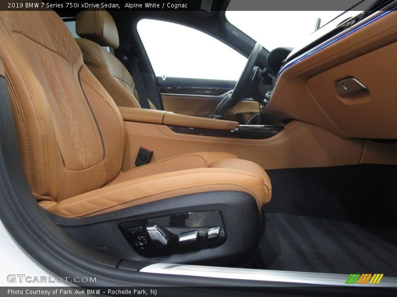 Alpine White / Cognac 2019 BMW 7 Series 750i xDrive Sedan