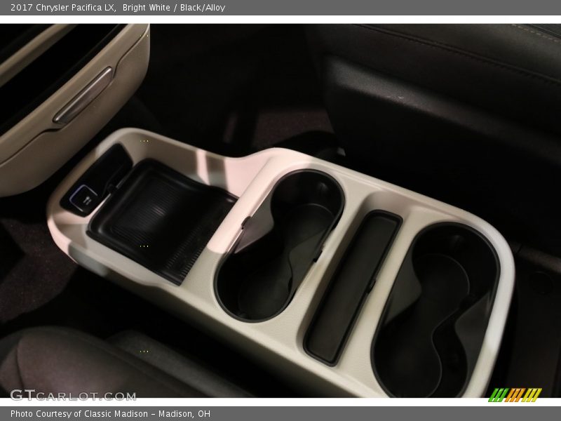 Bright White / Black/Alloy 2017 Chrysler Pacifica LX