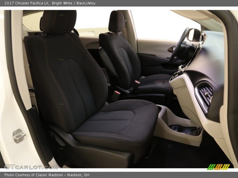 Bright White / Black/Alloy 2017 Chrysler Pacifica LX