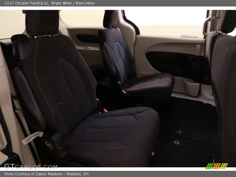 Bright White / Black/Alloy 2017 Chrysler Pacifica LX
