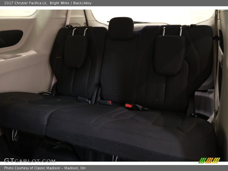 Bright White / Black/Alloy 2017 Chrysler Pacifica LX