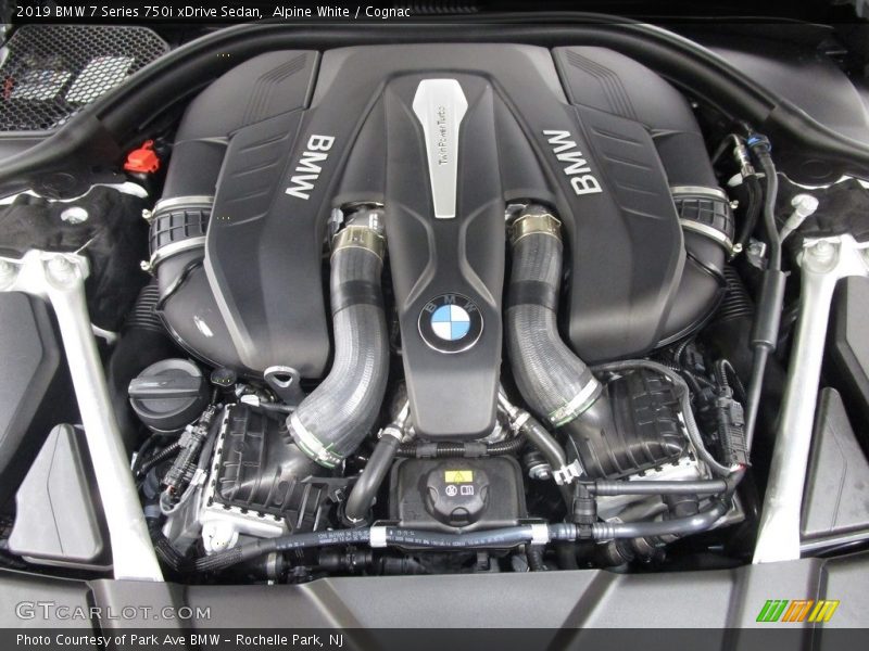 Alpine White / Cognac 2019 BMW 7 Series 750i xDrive Sedan