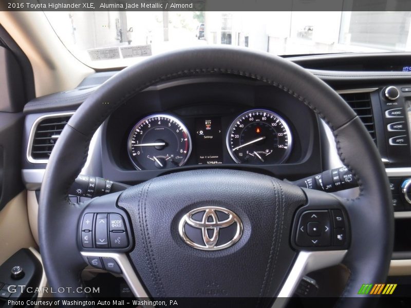 Alumina Jade Metallic / Almond 2016 Toyota Highlander XLE