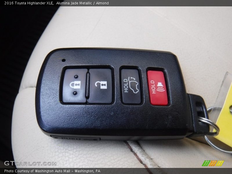 Alumina Jade Metallic / Almond 2016 Toyota Highlander XLE