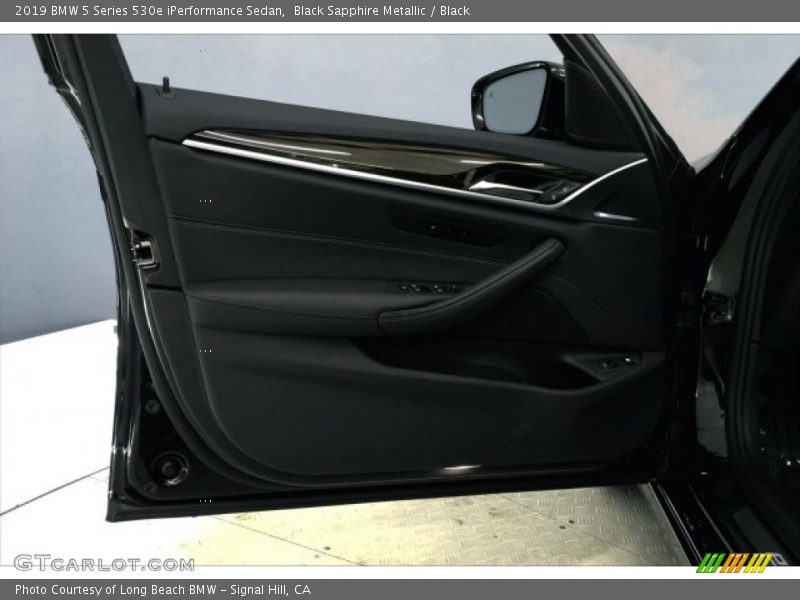 Black Sapphire Metallic / Black 2019 BMW 5 Series 530e iPerformance Sedan