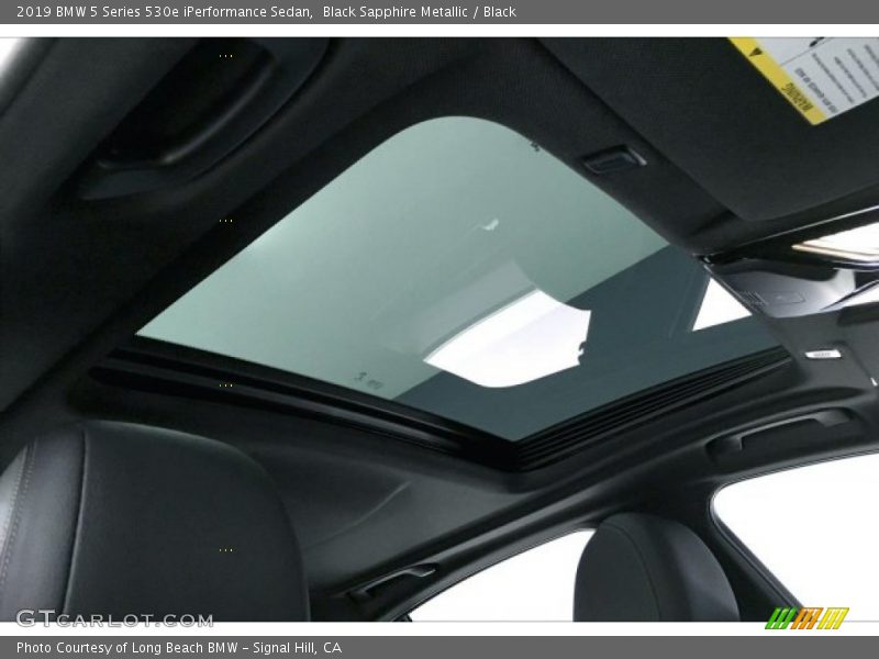 Black Sapphire Metallic / Black 2019 BMW 5 Series 530e iPerformance Sedan