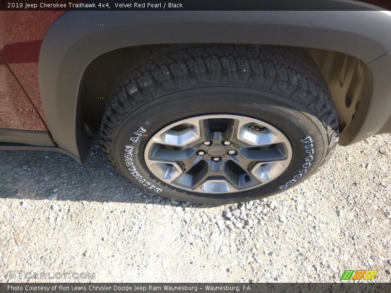 Velvet Red Pearl / Black 2019 Jeep Cherokee Trailhawk 4x4