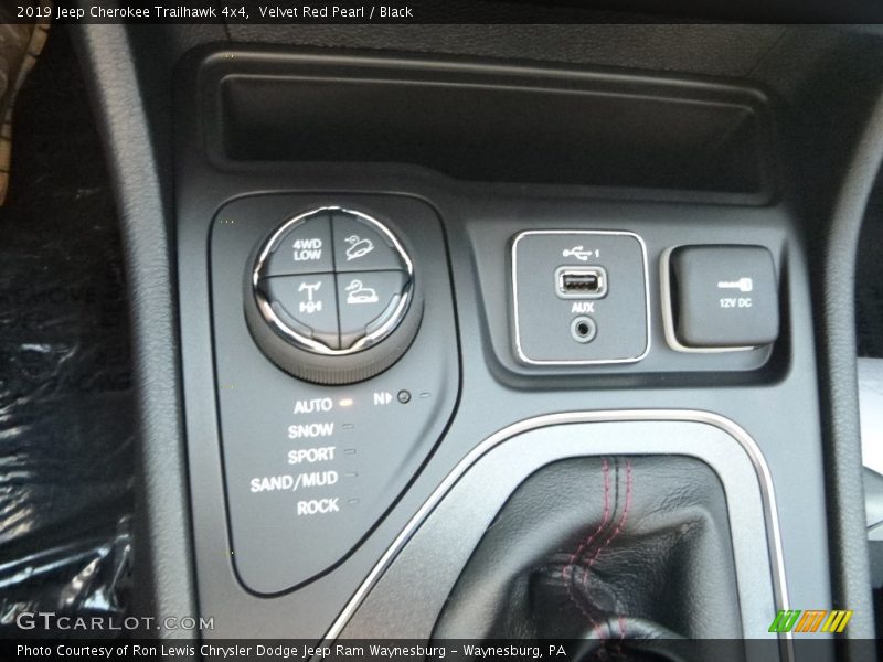 Velvet Red Pearl / Black 2019 Jeep Cherokee Trailhawk 4x4