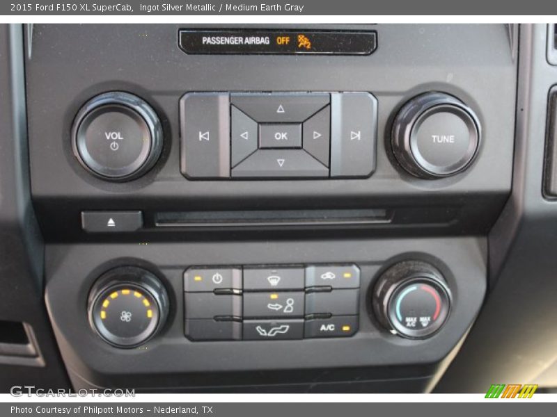 Ingot Silver Metallic / Medium Earth Gray 2015 Ford F150 XL SuperCab