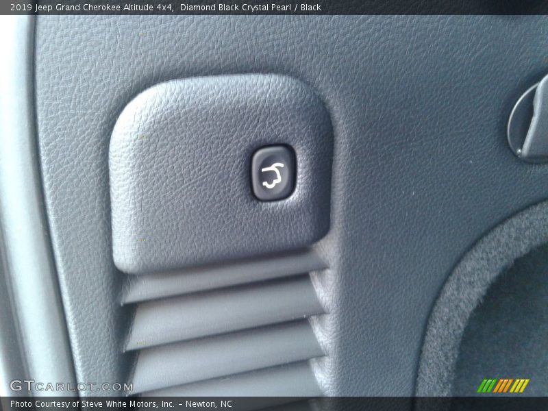 Diamond Black Crystal Pearl / Black 2019 Jeep Grand Cherokee Altitude 4x4