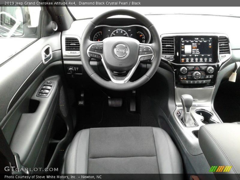 Diamond Black Crystal Pearl / Black 2019 Jeep Grand Cherokee Altitude 4x4