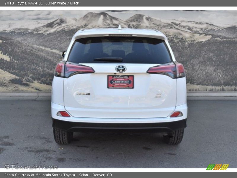 Super White / Black 2018 Toyota RAV4 LE