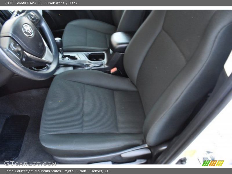Super White / Black 2018 Toyota RAV4 LE