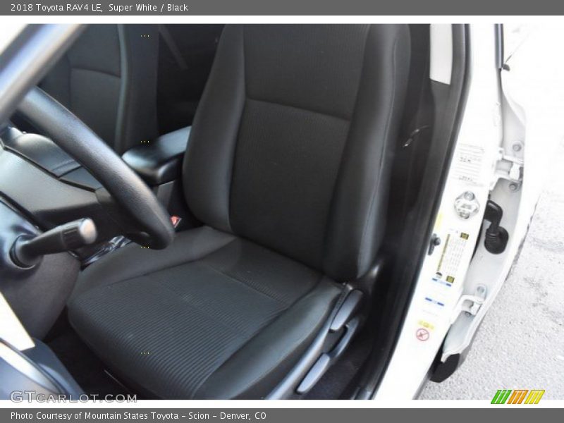 Super White / Black 2018 Toyota RAV4 LE